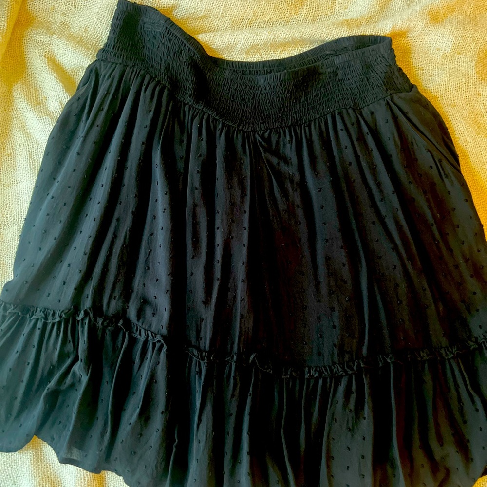 Torrid Ladies Elastic Waist Band Skirt Size 1. Black raised dot with ruffle